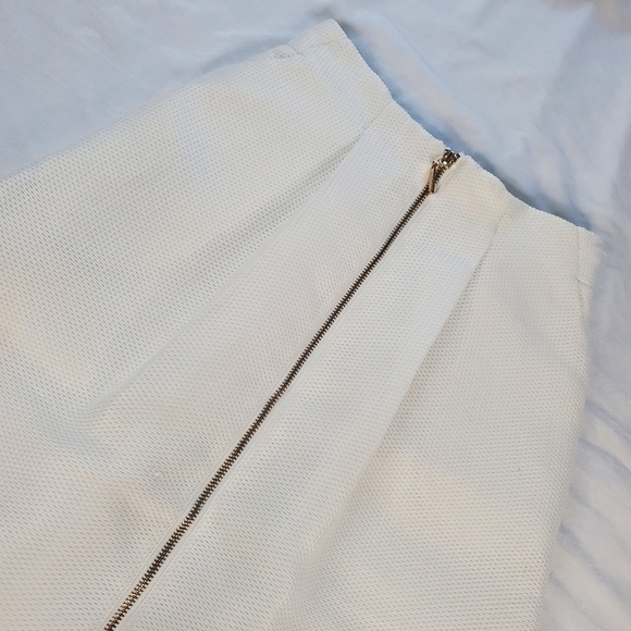 Ever New Melbourne Exposed Zipper White Midi Skirt - Picture 2 of 11
